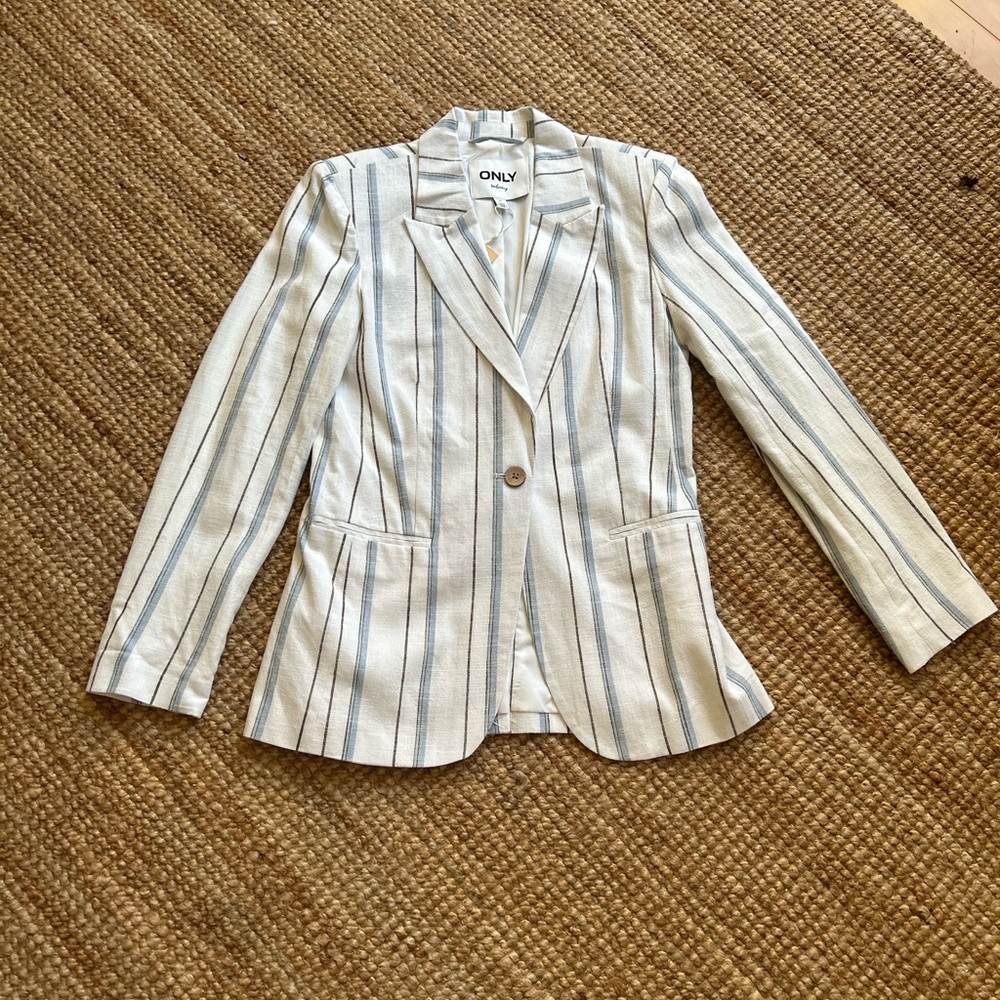 ONLY Striped Linen-Blend Blazer in White and Blue